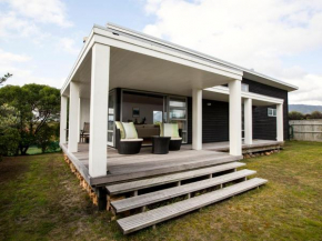 Waikanae Retreat - Waikanae Beach Holiday Home